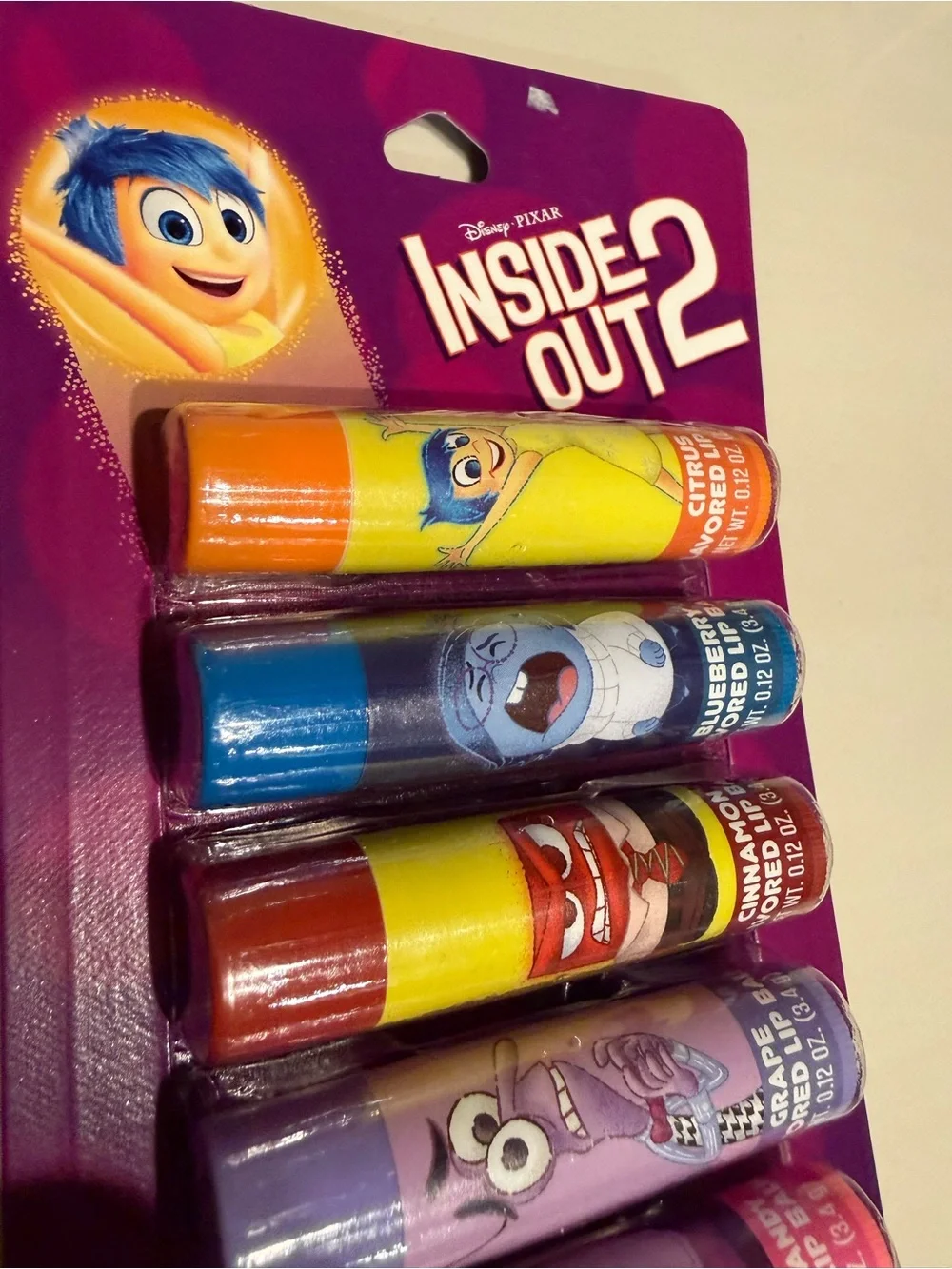 Disney pixar inside out 2 - 8 flavored lip balms apple berry cotton candy grape